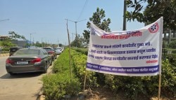 पोलिसांचे आदेश धुडकावून रस्त्यावर थाटले कारचे गोदाम, स्थानिक नागरिक संतप्त