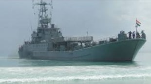 INS Guldar warship underwater tourism Vengurla Sindhudurg | India first underwater tourism project Maharashtra | Scuba diving in Vengurla lighthouse Sindhudurg | Indian Navy decommissioned ship INS Guldar tourism