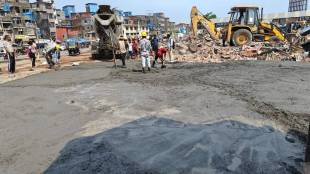 Bandra Garib Nagar demolition drive | Western Railway Mumbai encroachment removal | Garib Nagar debris cleaning railway track | Mumbai local train infrastructure expansion project