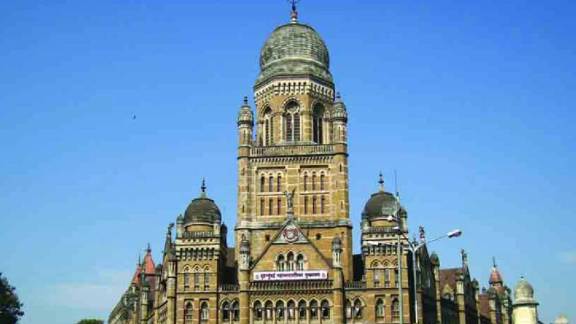 Balasaheb Thackeray statue Fort Mumbai BMC contract | Mumbai heritage structures maintenance committee | Yashodhar Phanase Shiv Sena Thackeray protest | Prabakar Shinde BMC standing committee meeting