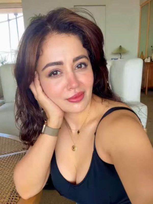 Neha Pendse Lal Lal Colorchi Bangdi viral dance