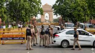 Security tightened in Delhi after terror alert | Delhi Police checking vehicles on high alert | दिल्लीत दहशतवादी हल्ल्याच्या पार्श्वभूमीवर सुरक्षा कडक | राजधानीत पोलिसांचा कडेकोट बंदोबस्त