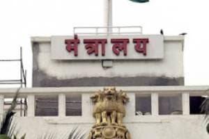 CM Devendra Fadnavis Administrative Decisions | Pune Divisional Commissioner Transfer News | Tukaram Mundhe Waiting List | Maharashtra IAS Officers Transfer List 2026