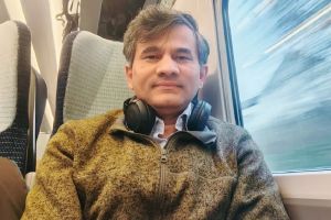Dr. Sangram Patil UK return after Facebook post case | डॉ. संग्राम पाटील फेसबुक पोस्ट प्रकरण | Dr Sangram Patil NHS doctor legal battle India | भाजपविरोधात पोस्ट केल्यामुळे डॉ. संग्राम पाटील यांच्यावर कारवाई