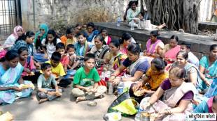 Ichalkaranji powerloom strike news | Kolhapur loom workers protest | Maharashtra textile industry strike | Ichalkaranji majuri vadhi andolan