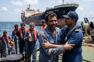 50 Indian Sailors Rescued Arabian Sea | Mumbai High Court order on Sailors release | अरबी समुद्रात भारतीय खलाशांची सुटका | मुंबई उच्च न्यायालय खलाशी याचिका