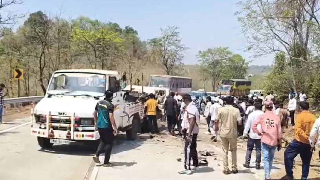 Kalyan Ahilyanagar Highway accident today | ST bus car crash Vaishakhre Tokawade | Thane district road accident news | Maharashtra highway safety issues Kalyan Ahilyanagar Highway accident today | ST bus car crash Vaishakhre Tokawade | Thane district road accident news | Maharashtra highway safety issues