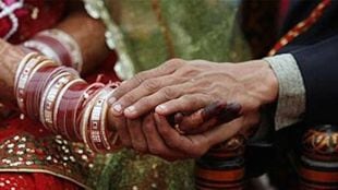 Satna Prison Love Story Firoza and Dharmendra | Female Jail Officer Marries Prisoner | सतना जेलमधील महिला अधिकारी आणि कैद्याचे लग्न | फिरोजा खातून आणि धर्मेंद्र सिंग प्रेम कहाणी