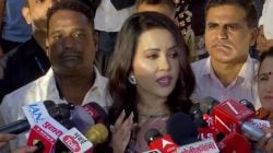 Amruta Fadnavis Pune Nasrapur Case Reaction: लहान मुलांवर अत्याचार करणाऱ्यांना खरंतर भररस्त्यात शिक्षा करायला हवी; अमृता फडणवीस