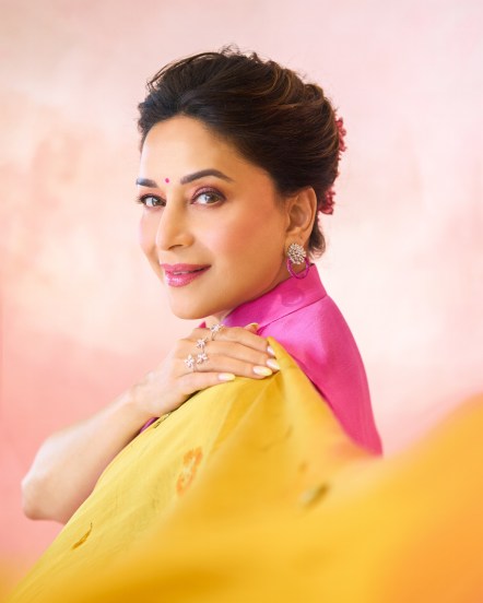येत्या ४ जूनला नेटफ्लिक्सवर हा चित्रपट रिलीज होणार आहे. तिच्याबरोबर यामध्ये अभिनेत्री तृप्ती डिमरीसुद्धा महत्त्वपूर्ण भूमिकेत आहे.