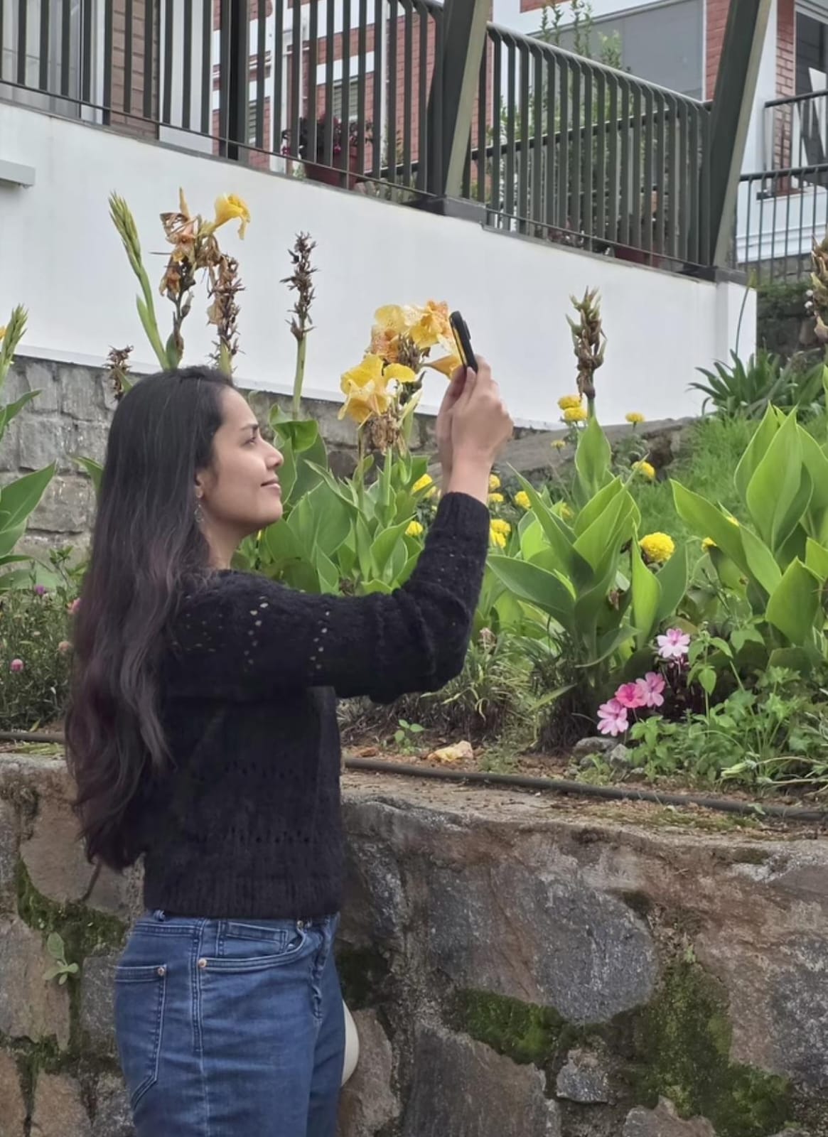 Mrinal Kulkarni Went Ooty Family Trip Vacation Photos Shivani Rangole Virajas Kulkarni