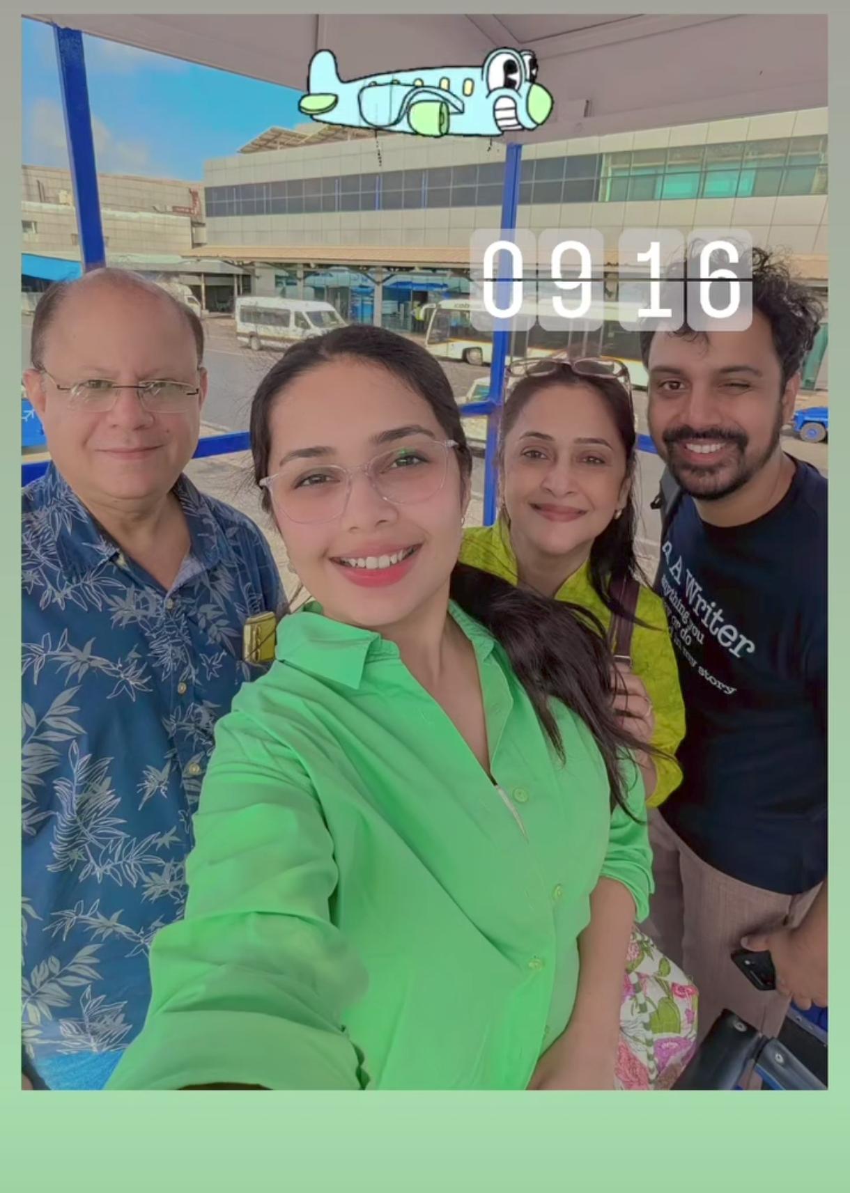 Mrinal Kulkarni Went Ooty Family Trip Vacation Photos Shivani Rangole Virajas Kulkarni