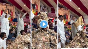 gujarat-junagadh-bhajan-singer-jignesh-kaviraj-money-rain-viral-video