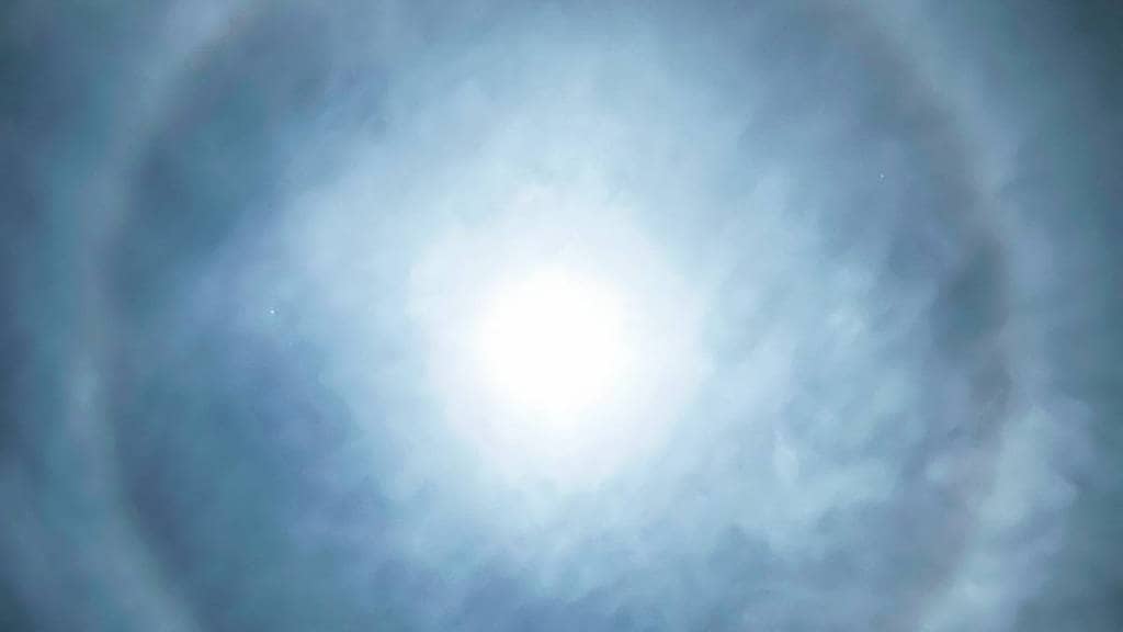 Moon halo scientific explanation | Lunar ring 22 degree halo phenomenon | Ice crystals in cirrus clouds refraction | Celestial optical phenomenon Marathi news Moon halo scientific explanation | Lunar ring 22 degree halo phenomenon | Ice crystals in cirrus clouds refraction | Celestial optical phenomenon Marathi news