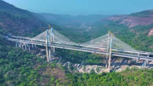 Mumbai Pune Expressway Missing Link crane driver viral reel | MSRDC action against crane operator | safety violation on Mumbai Pune Expressway | world highest cable stayed bridge missing link safety news