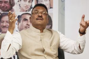 Transport Minister Pratap Sarnaik talking about mandatory Marathi rule for drivers | Pratap Sarnaik interview on Mumbai auto rickshaw taxi updates | रिक्षा टॅक्सीचालकांना मराठी सक्ती नियमावर परिवहन मंत्री प्रताप सरनाईक | मुंबई रिक्षा आणि टॅक्सी परवाना मराठी भाषा नियम १५ ऑगस्ट डेडलाईन