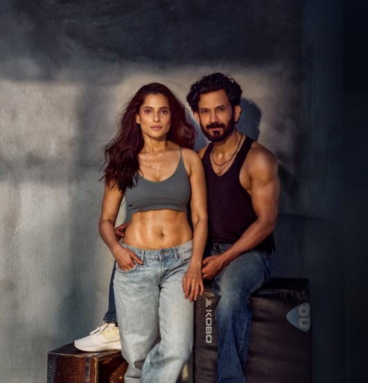दोघेही सोशल मीडियावर खूप सक्रिय असतात आणि त्यांच्या दैनंदिन जीवनातील फोटो पोस्ट करत असतात.