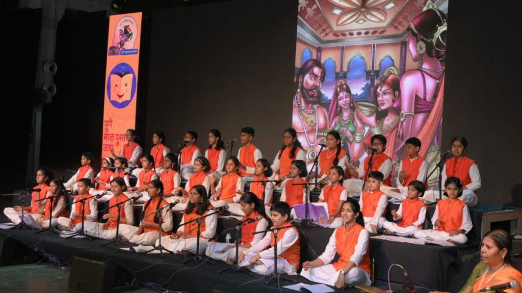 Bal Pustak Jatra Pune kids reading books | Pune Book Fair highlights and science books | पुण्यात बाल पुस्तक जत्रेचा समारोप | पुणे बाल पुस्तक जत्रा विज्ञान पुस्तके Bal Pustak Jatra Pune kids reading books | Pune Book Fair highlights and science books | पुण्यात बाल पुस्तक जत्रेचा समारोप | पुणे बाल पुस्तक जत्रा विज्ञान पुस्तके