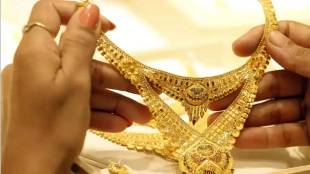 Swargate ST Stand Pune crime news | Gold chain snatching Pune | Police security at bus stations | Bibvewadi chain snatching incident