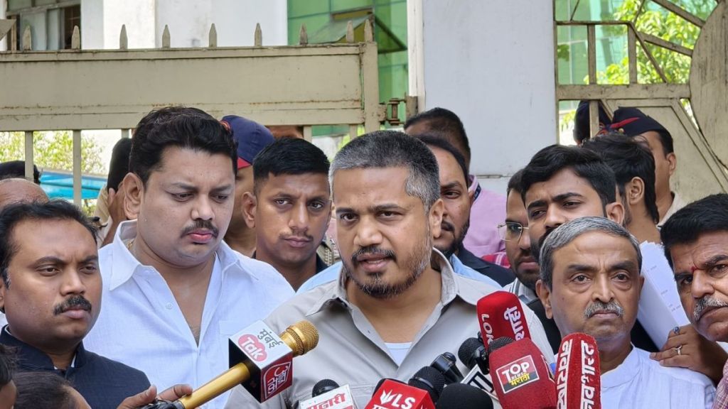 Pimpri Chinchwad Pune Poisonous Liquor Death incident site | Rohit Pawar Hadapsar Liquor Den Vandalism protest | पिंपरी चिंचवड पुणे विषारी दारू मृत्यू घटना | आमदार रोहित पवार हडपसर