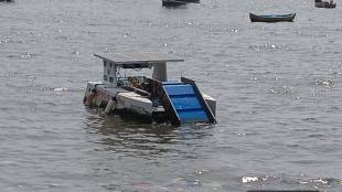 Gateway of India sea cleaning project | BMC unmanned electric boat Mumbai | Marine pollution control Maharashtra | Floating waste collection technology Mumbai coast