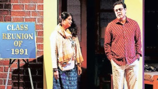 Sumit Raghavan and Chinmayi Sumit in He Dosti Tutaychi Nay | Marathi Play Review | Omkar Gokhale writer Suraj Parasnis Director | Marathi Natak 2026