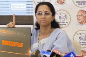 Supriya Sule car damaged in accident on Mumbai Pune Highway | NCP leader Supriya Sule shared number plate of vehicle | सुप्रिया सुळे यांच्या कारला मुंबई-पुणे महामार्गावर अपघात | खासदार सुप्रिया सुळे अपघातग्रस्त वाहन नंबर प्लेट