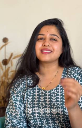 दोन वाट्या अन् काळ्या मणींचं असं हे पारंपरिक मंगळसूत्र अत्यंत सुबक आहे.
