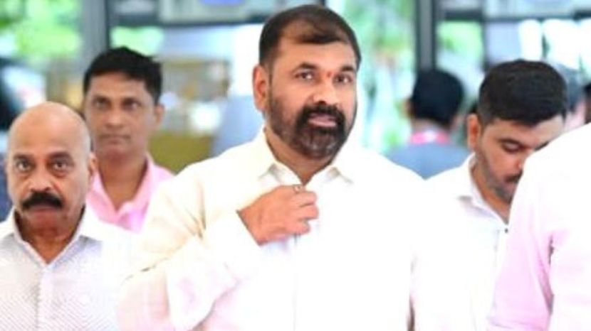 ठाकरे गटाचे आमदार सचिन अहिर यांनी विधानपरिषदेच्या उपसभापतीपदाच्या निवडणुकीसाठी एकनाथ शिंदे यांच्या शिवसेनेकडून अर्ज दाखल केला आहे. (फोटो - X/ Sachin Ahir)