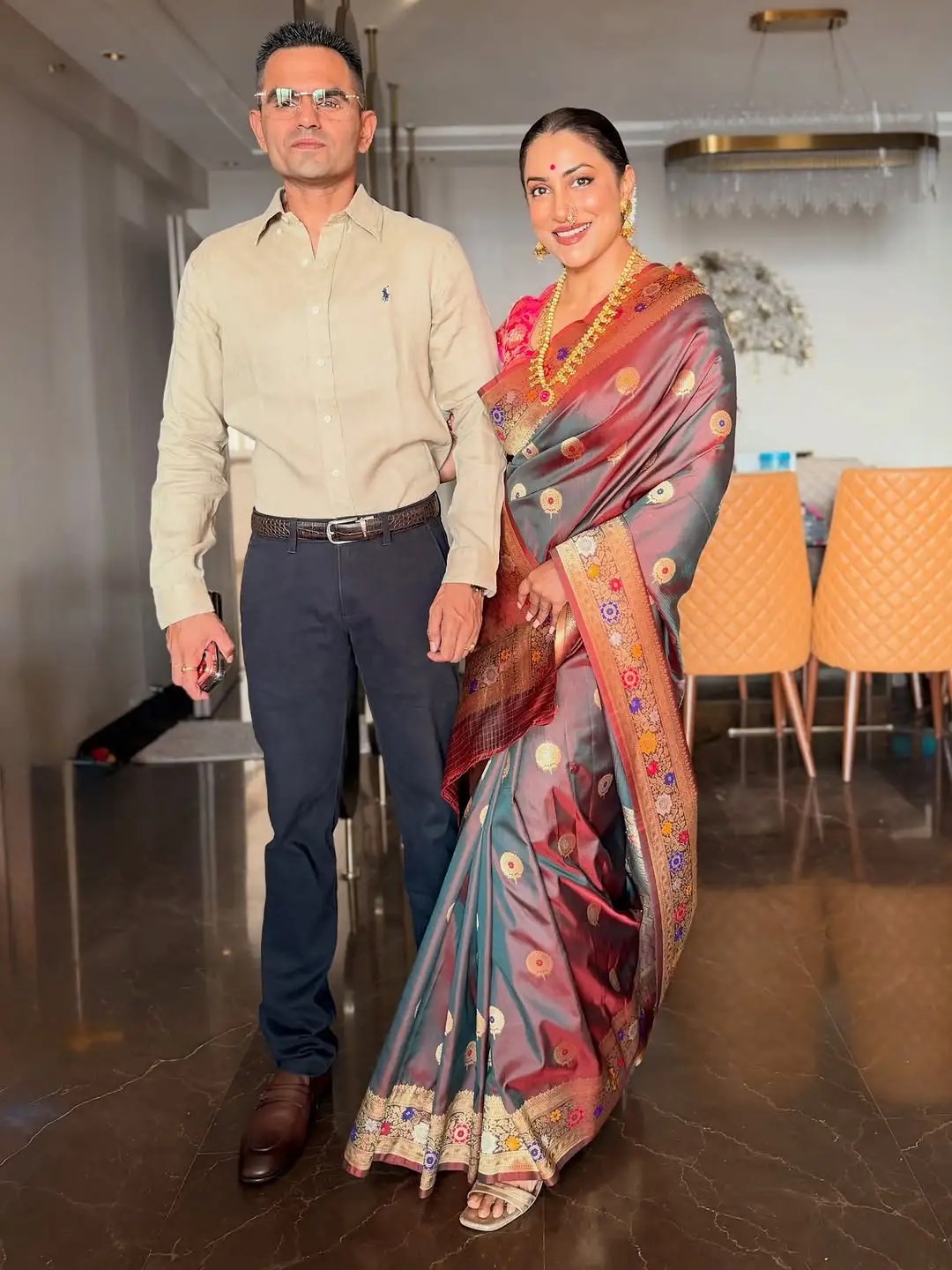 Kranti Redkar and Sameer Wankhede visit temple