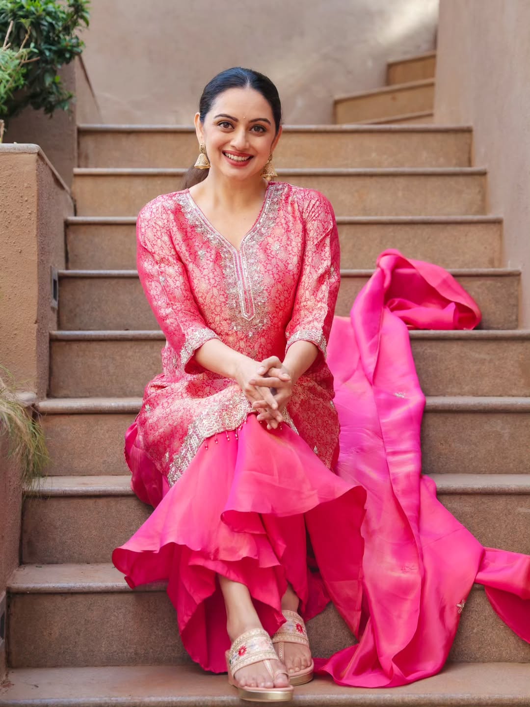 Shruti Marathe yellow nauvari saree look