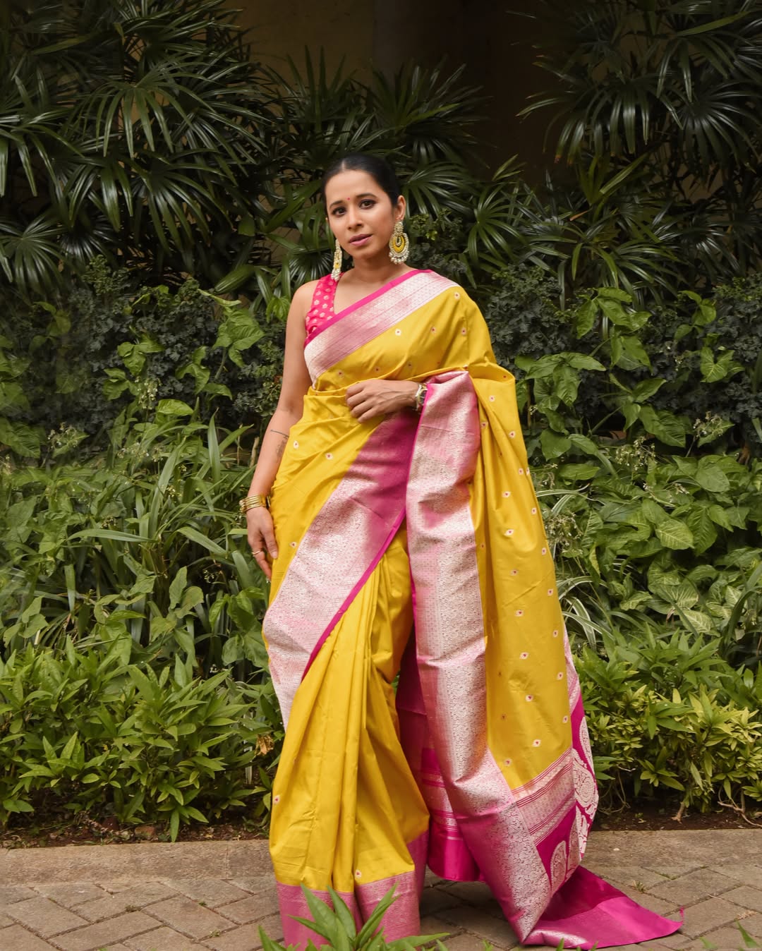 Shreya Bugade yellow saree photos