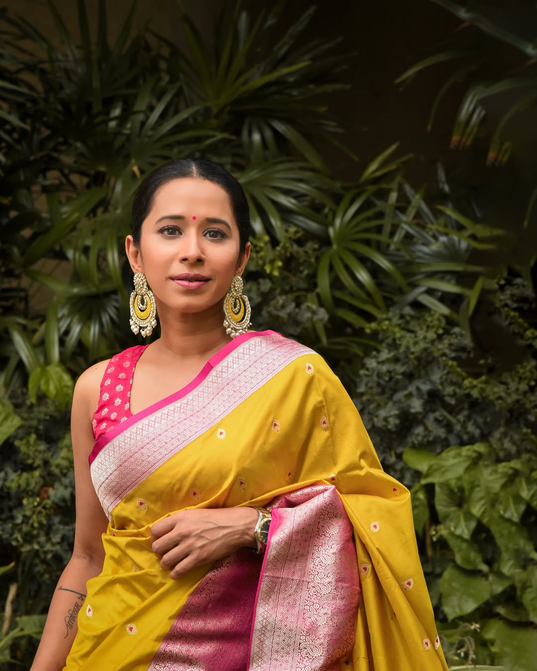 Shreya Bugade yellow saree photos