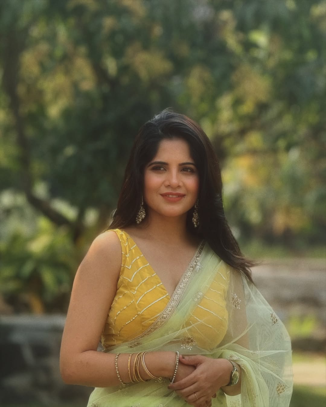 Amruta Deshmukh black saree photoshoot