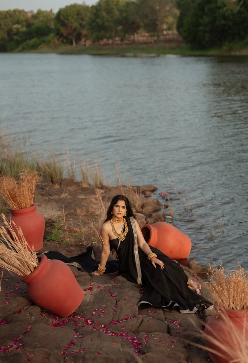 Amruta Deshmukh black saree photoshoot