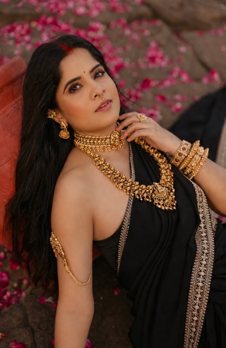 Amruta Deshmukh black saree photoshoot