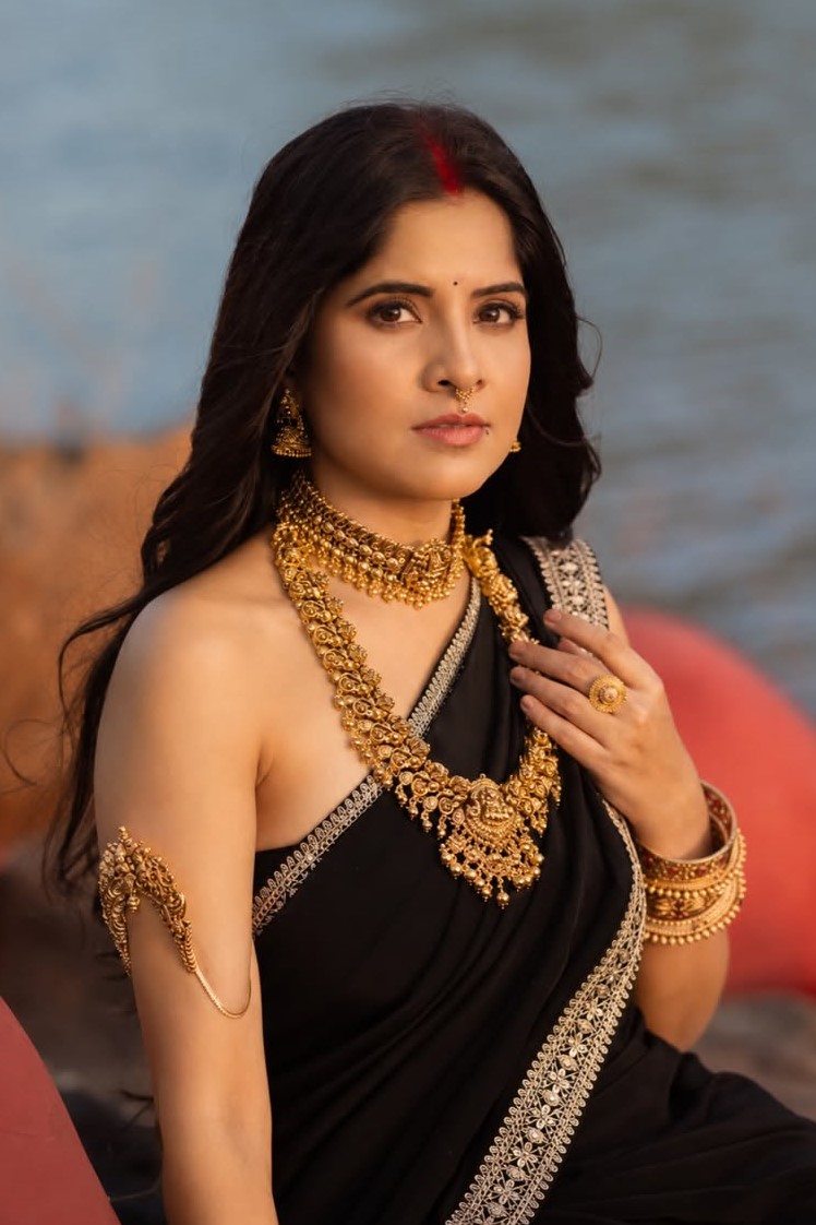 Amruta Deshmukh black saree photoshoot