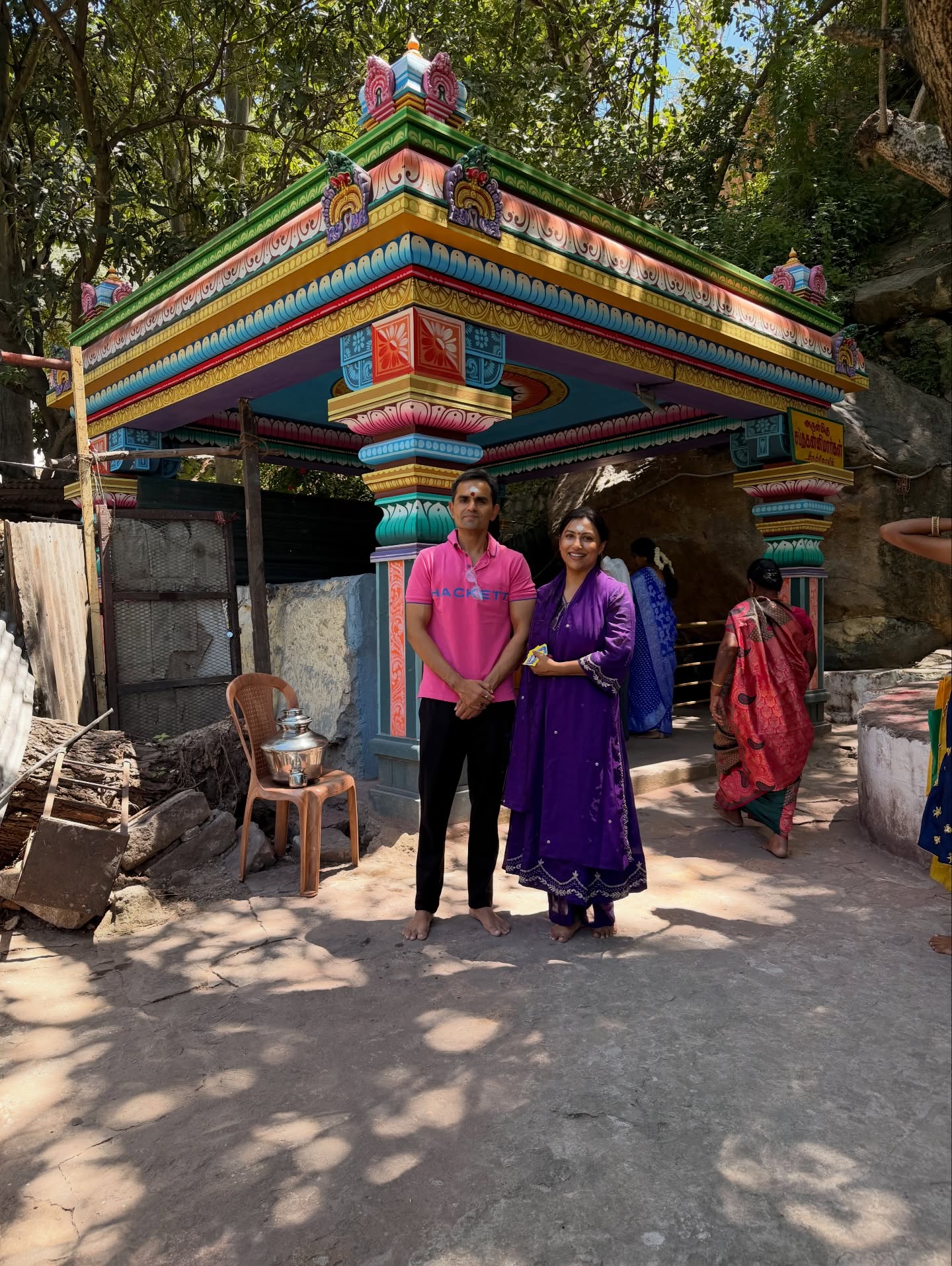 Kranti Redkar and Sameer Wankhede visit temple
