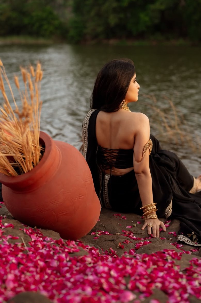 Amruta Deshmukh black saree photoshoot