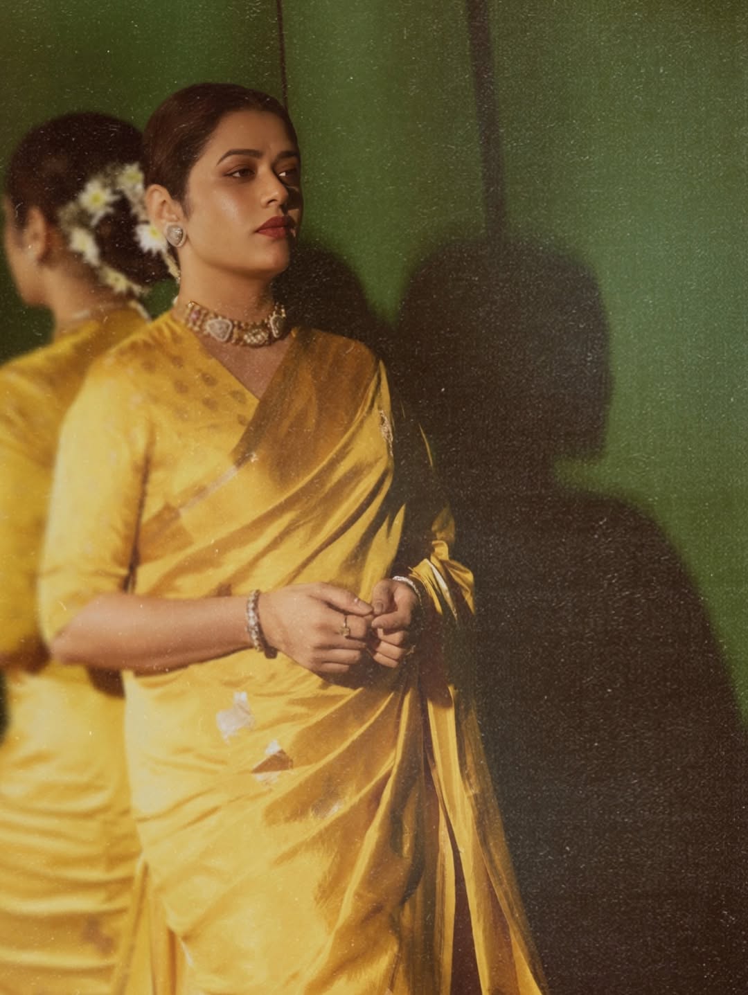 Girija Oak yellow saree look photos