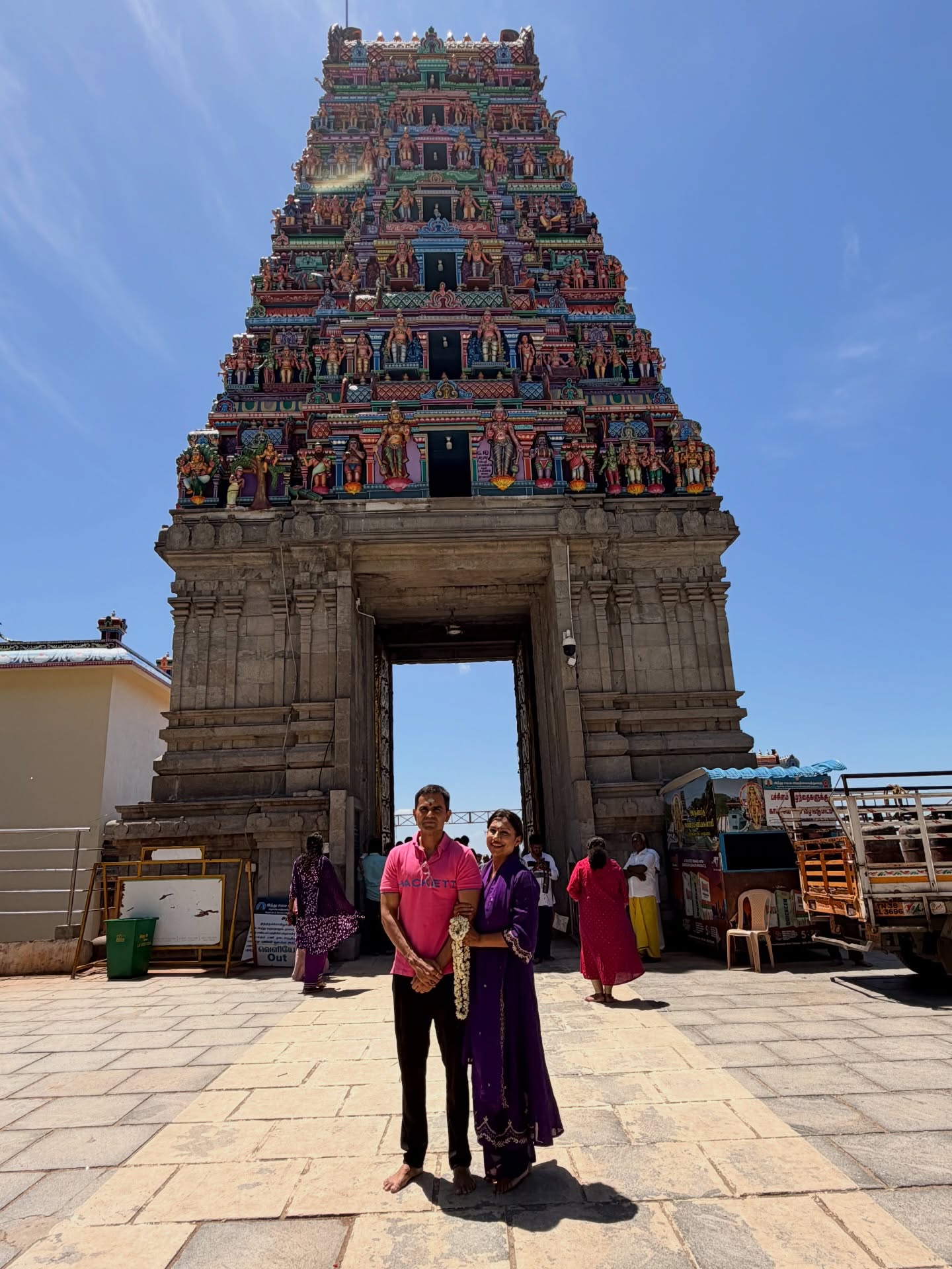 Kranti Redkar and Sameer Wankhede visit temple