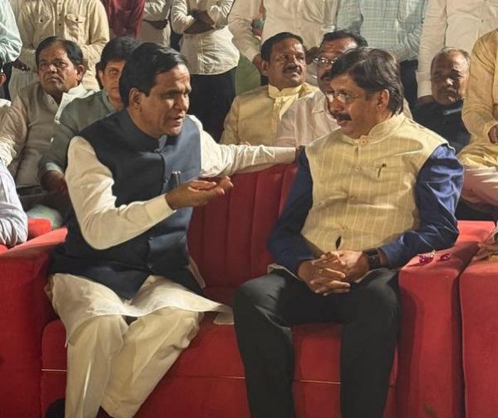 Nikhil Chavan Anushka Sarkate wedding attend political leaders