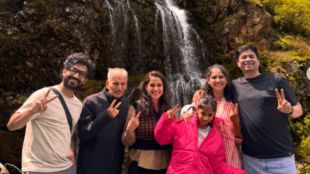 Priya Bapat with husband Umesh Kamat, sister Shariva, and her father during their Kashmir vacation.