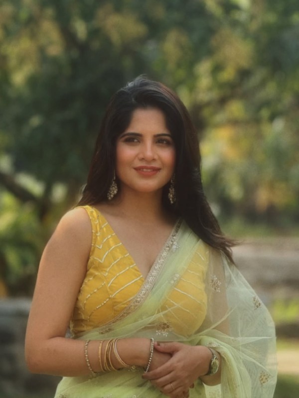 Amruta Deshmukh Green Net Saree Look