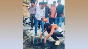 Nagpur Congress corporator Gautam Ambade water leakage protest | Kamal Chowk Nagpur water wastage OCW | Nagpur Municipal Corporation protest | Asif Sheikh Asinagar zone chairman Nagpur