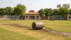 सोलापूर हादरलं! क्रिकेट कॅम्पमध्ये खेळपट्टी तयार करताना १५ वर्षांच्या मुलाचा रोलरखाली चिरडून मृत्यू; २ प्रशिक्षकांवर गुन्हा दाखल