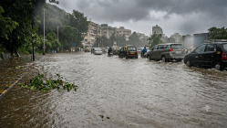 चोवीस तासात महिन्याच्या सरासरीच्या निम्मा पाऊस, बहुतांश भागात २०० मिमीहून अधिक पावसाची नोंद