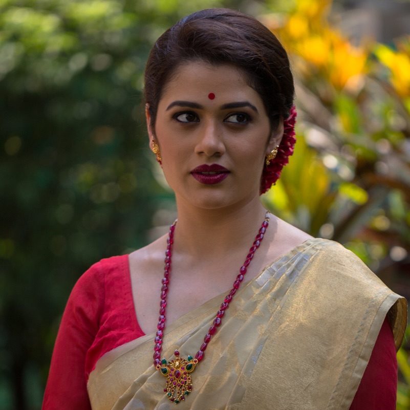 Girija Oak Godbole Stripes Muniya Paithani Saree