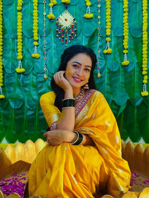 Girija Prabhu Yellow Saree Look