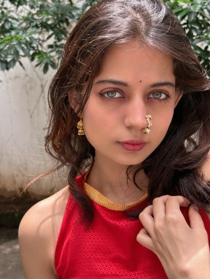 जाई खांडेकर मराठी मालिकाविश्वातील अशा नवोदित अभिनेत्रींपैकी एक आहे जिने अवघ्या कमी कालावधीतच तिच्या अभिनयाने प्रेक्षकांना आपलंसं केलं आहे.
